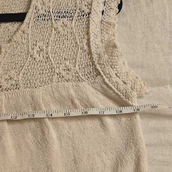 Cream Ruffled Lace Blouse with V-Neck - Picture 7 of 10